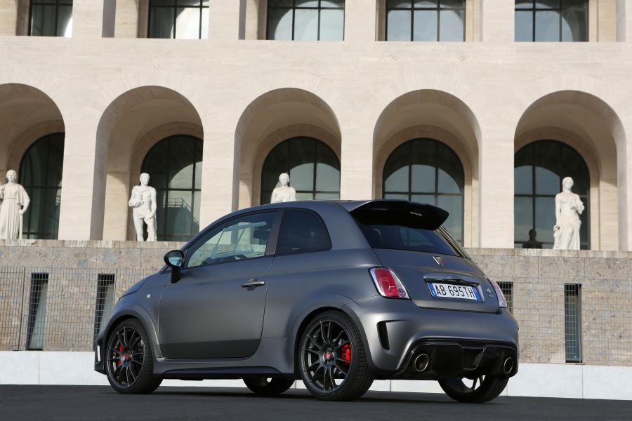  Abarth 695 Biposto 2014 года  (фото 28 из 32)
